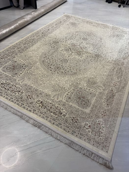 Продам  шелковый ковер