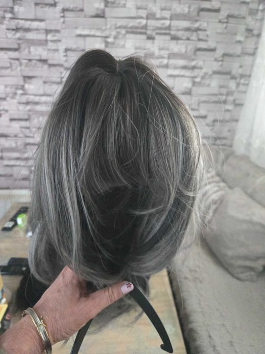 Перуки по  60 евро намалена 50 евро