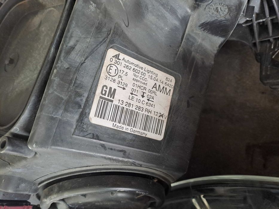 Far stanga dreapta Faruri Opel Astra j GTC cu Lupa