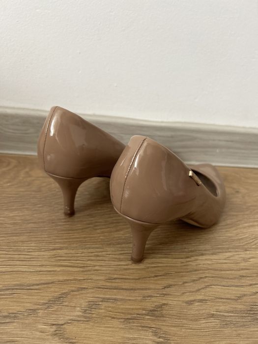 Pantofi bej lacuiti  Elisabeth 38