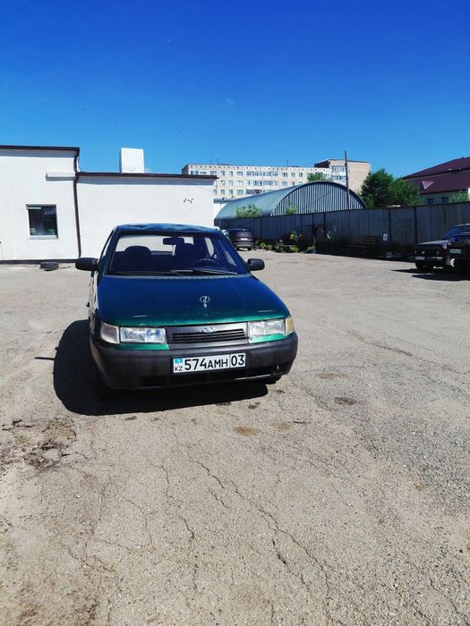 Автомобиль ВАЗ 21100
