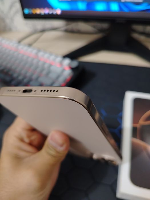 Продам Iphone 16 pro max