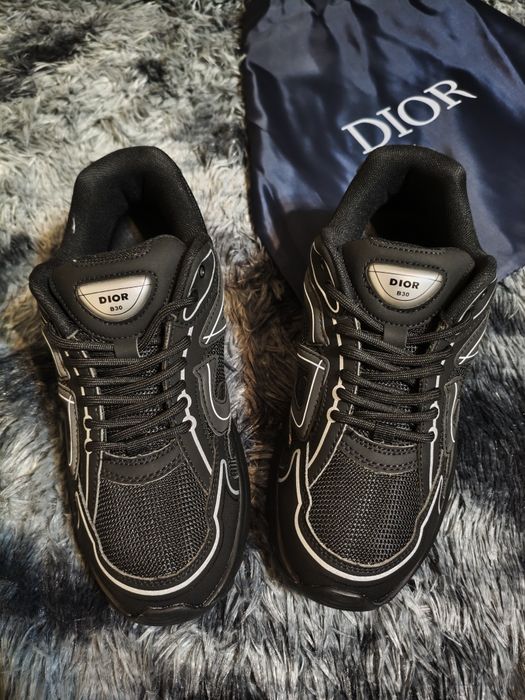 Кроссовки от Dior