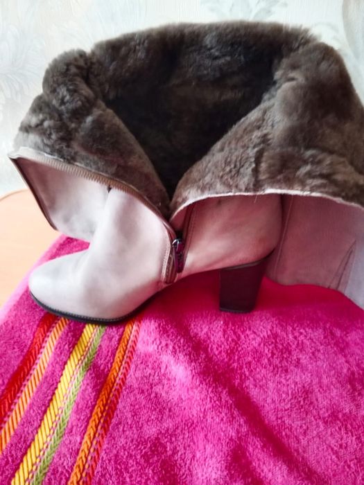 Продаю женские сапоги кожанные