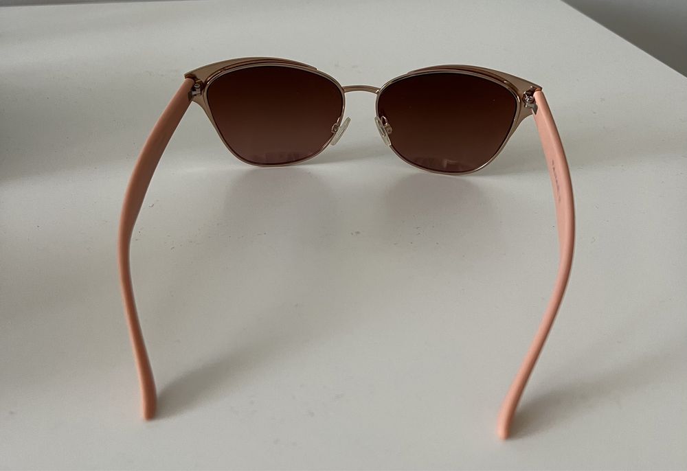 Ochelari de soare cu rame roz prăfuit Tahari