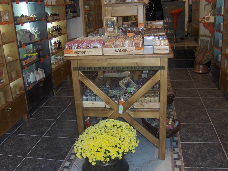 Продавам Маса и равтове