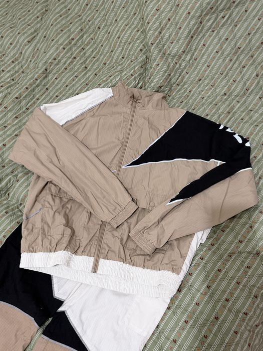 Костюм спортивный