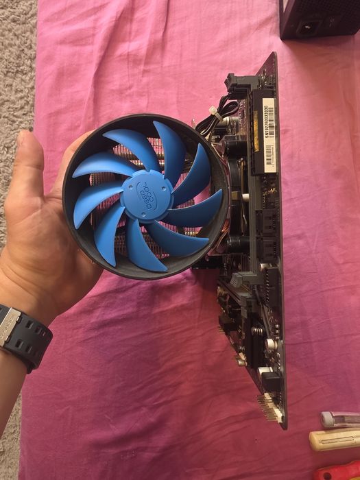 Vand placa de baza gigabyte cu cooler si procesor i5