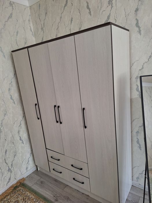 Распашной шкаф 2м × 1.5м
