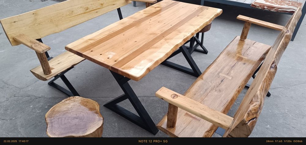 Стол и скамейки из массива