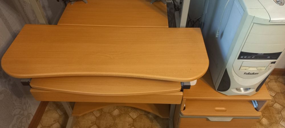 Компьтерный стол