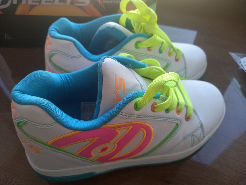 Кроссовки с колесиками