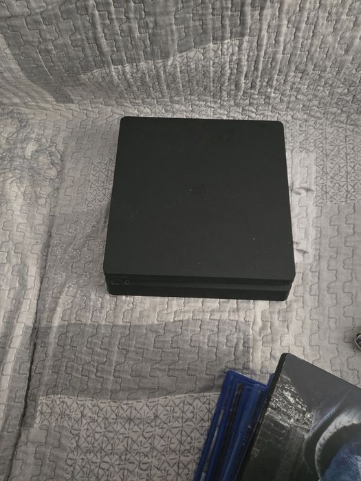 Buna vand ps4 slim  memori 500 gb