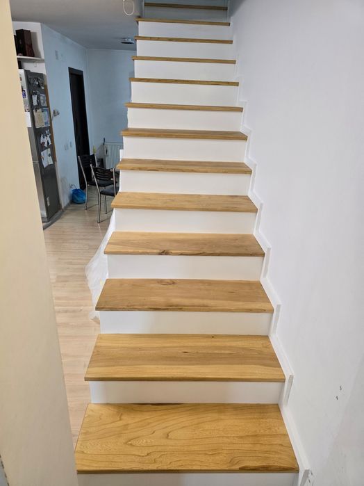 Scari, Balustrade din lemn masiv