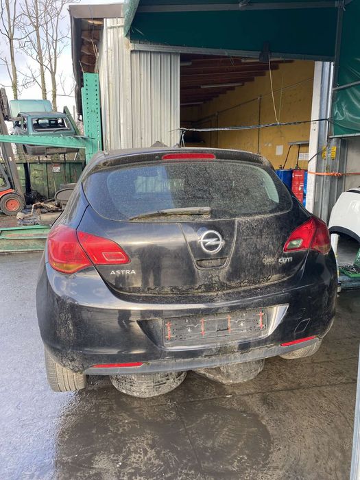 Опел астра J 1.7D !!!