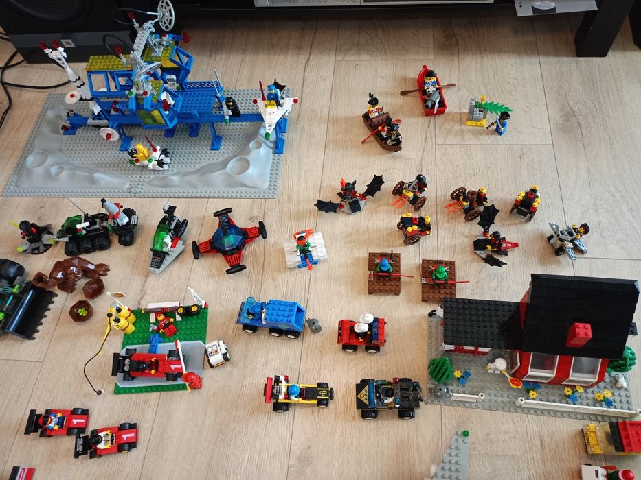 Продавам Лего lego classic space tawn city train