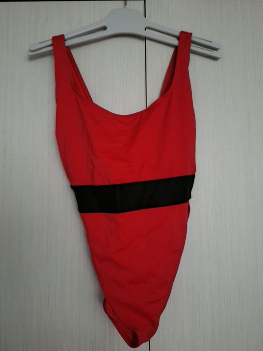 Costum de baie întreg