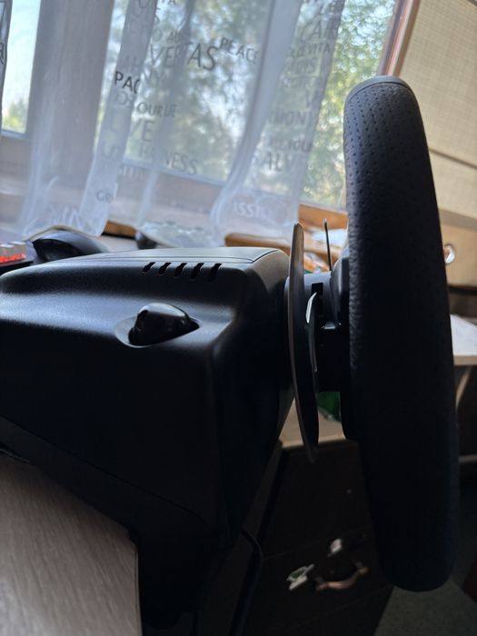 Игравой руль Logitech g29.торг уместен
