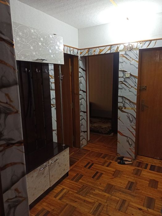 Срочно продается квартира метро Новза 4/3/4 цена 100.000у.е Е квартал