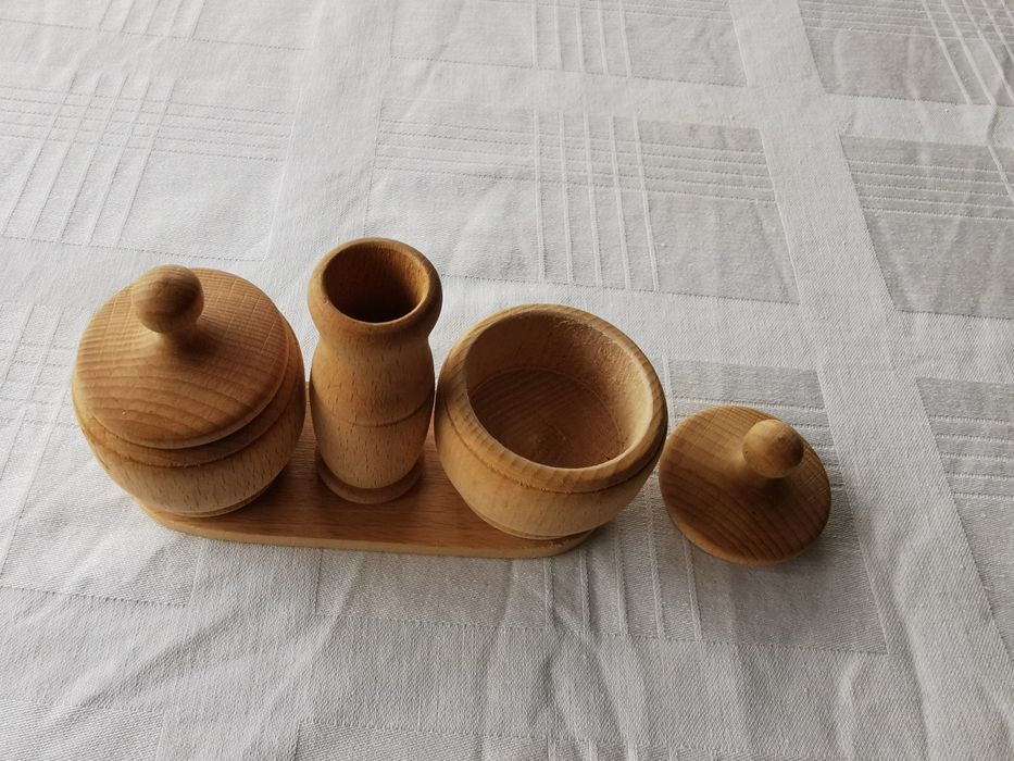 дървена солничка чка