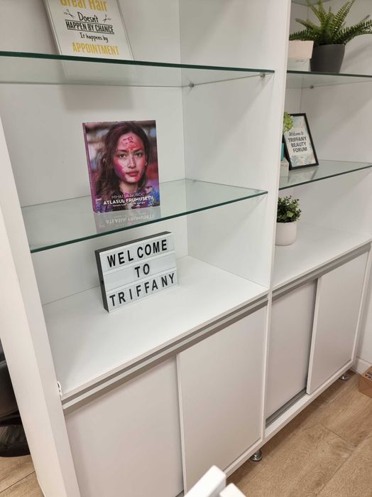 ‼️OFERTA‼️Dulap cu etajere si spatii de depozitare.