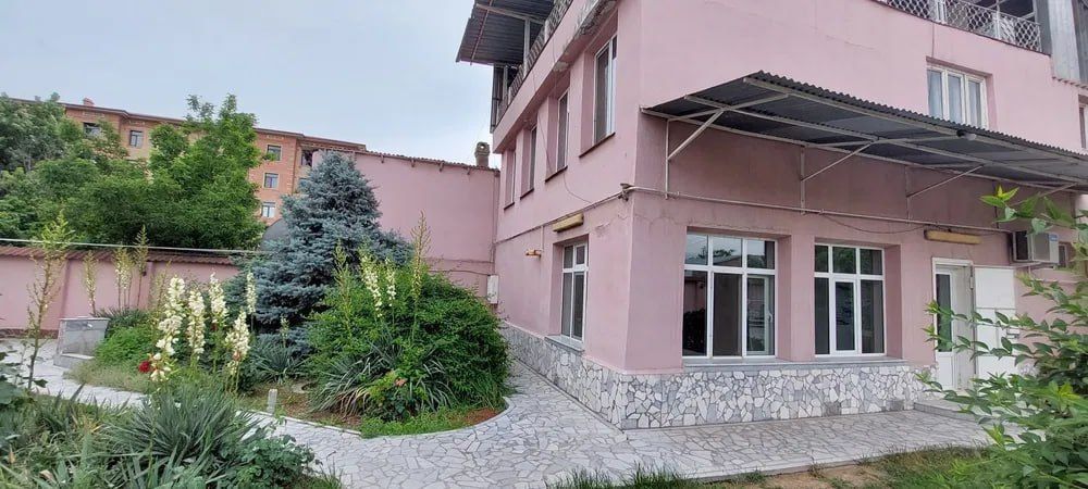 Продается участок 6.5 соток Госпиталка_2 бассейна и сауна