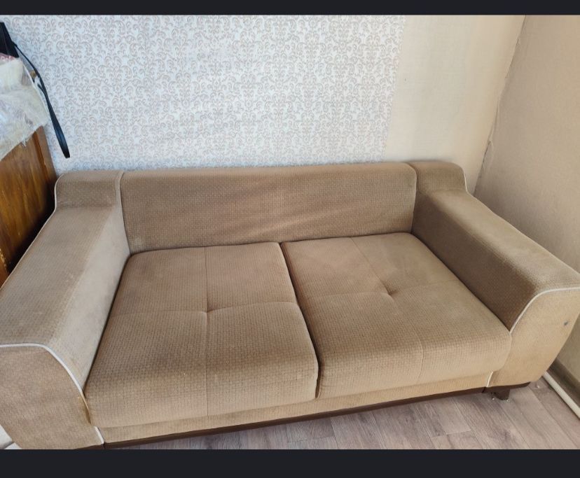 Продается диван на ножках