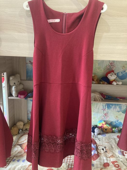 Продам платье для учебы на девочку