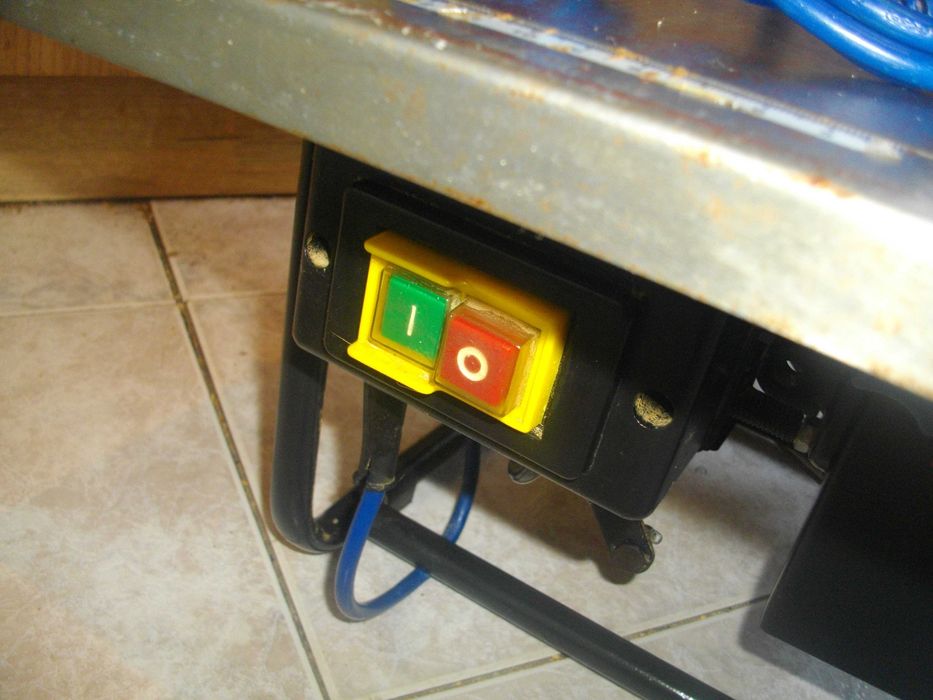 800 Вата Холандски Настолен Циркуляр Наклон На Диска ф205мм FERM FZB