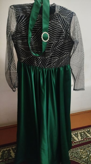 Женское платье б/у продается