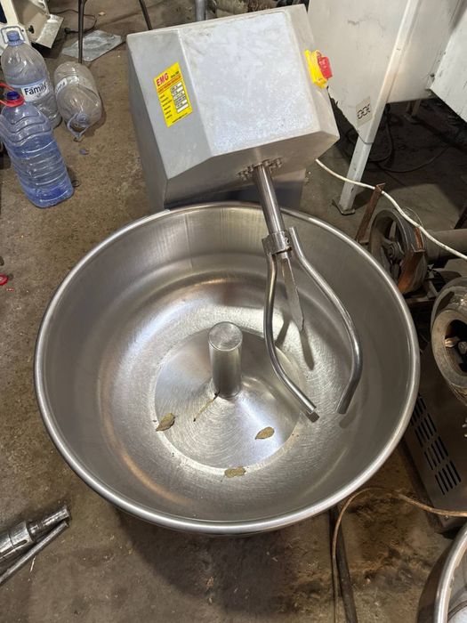 Продам тесто мешалку б/у в хорошом состаянии