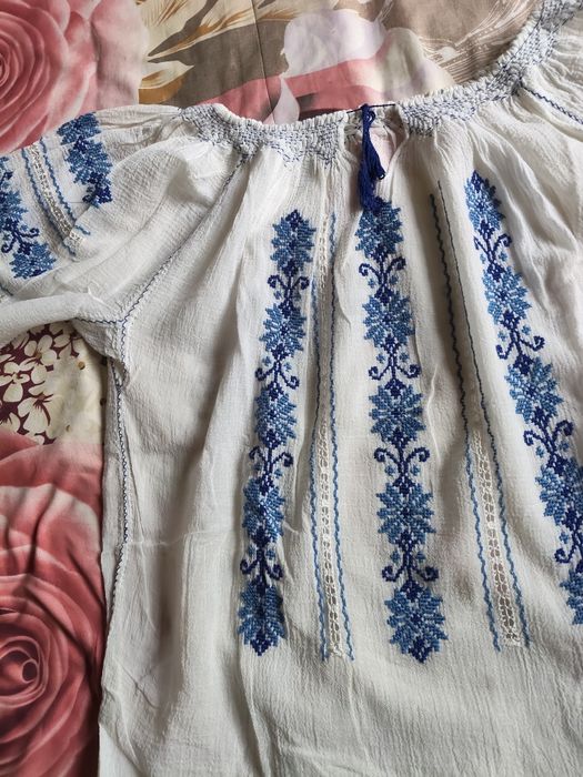 De vânzare ie românească cusută manual