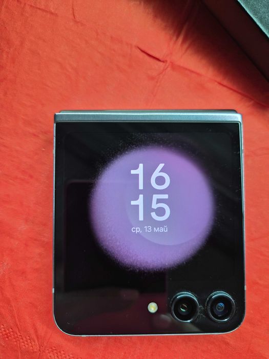 Телефон Samsung Flip 5