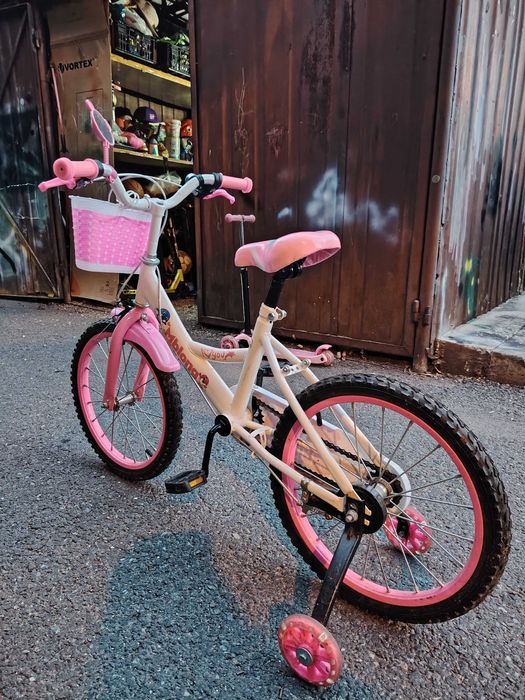 Se vinde Bicicleta pentru fete