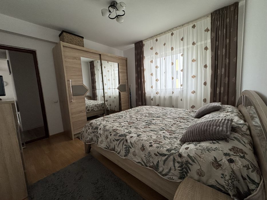 Vând apartament 70 mp +loc de parcare, etaj intermediar, Brădet