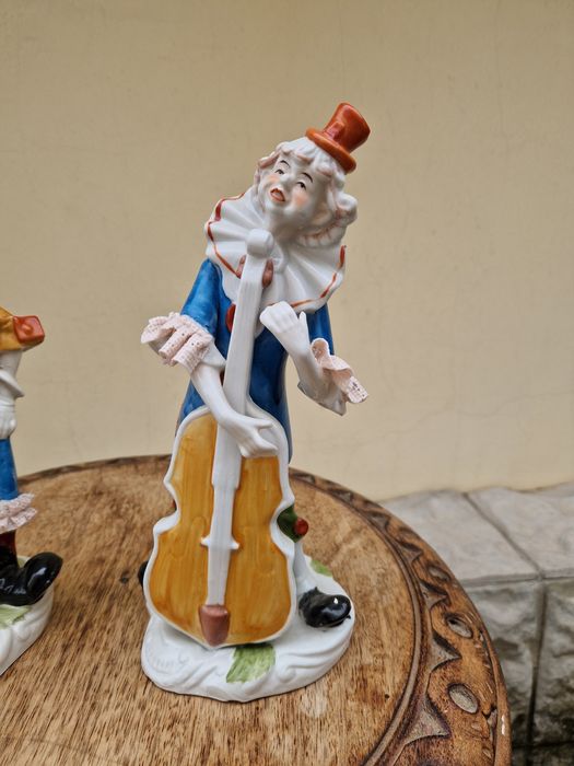 Чифт прекрасни антикварни колекционерски порцеланови фигури статуетки