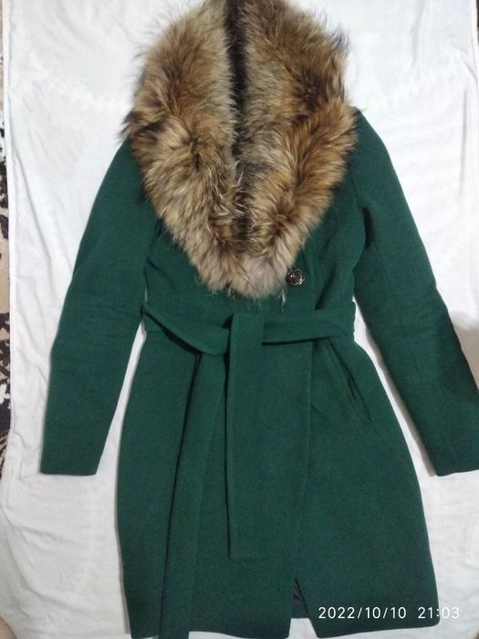 Пальто  женское мало носили