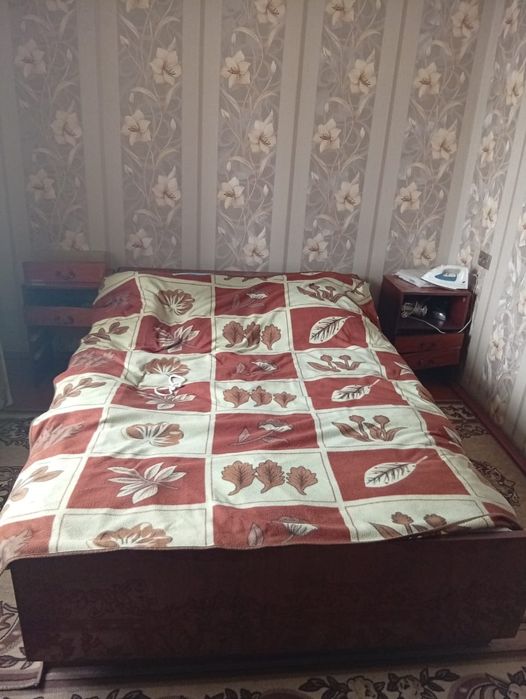 Двуспальная кровать