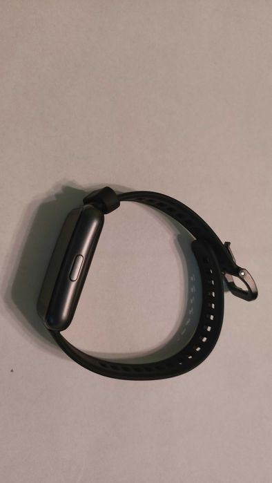 Продавам смарт гривна Huawei Band 7