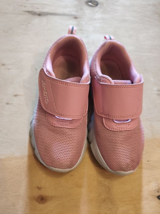 Спортивный обувь. Кроссовок.