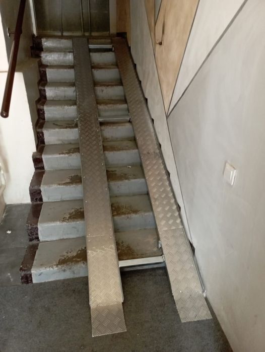 Пандус откидной для лестницы