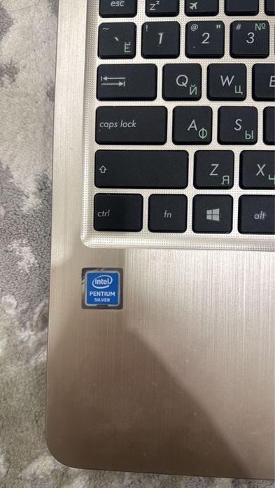 Ноутбук Asus.