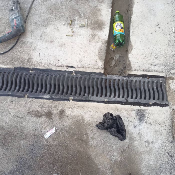 Кришка для лотка. Арик учун чугунный решотка. Паркинга дренаж решотка