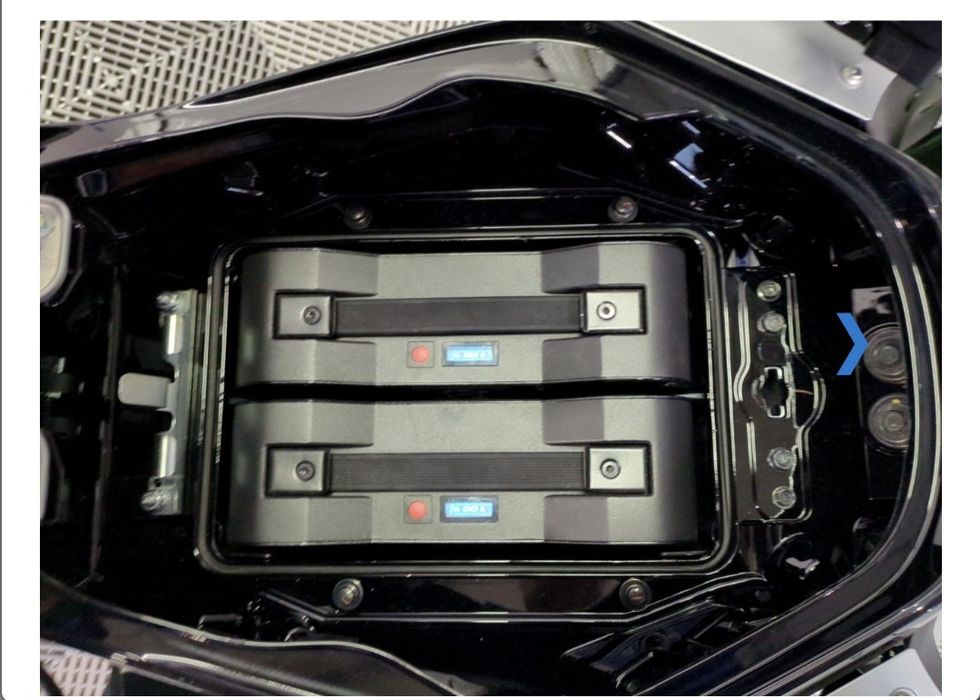 Kavasaki Z E-1 Electric  nou 2025 se conduce cu B