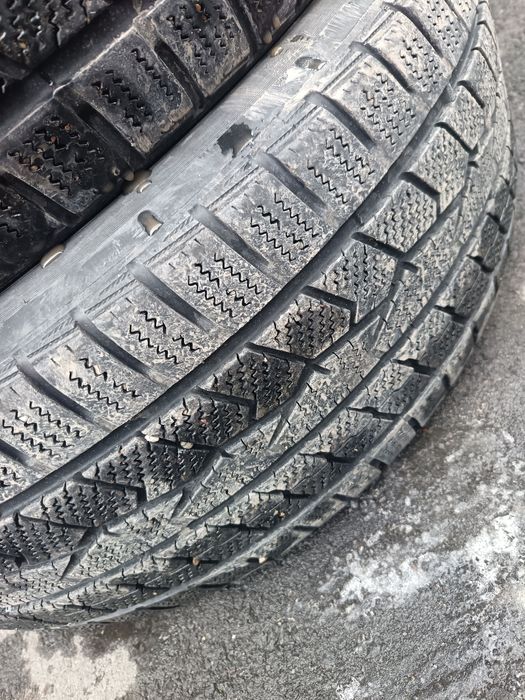 Продам шыны зимнии