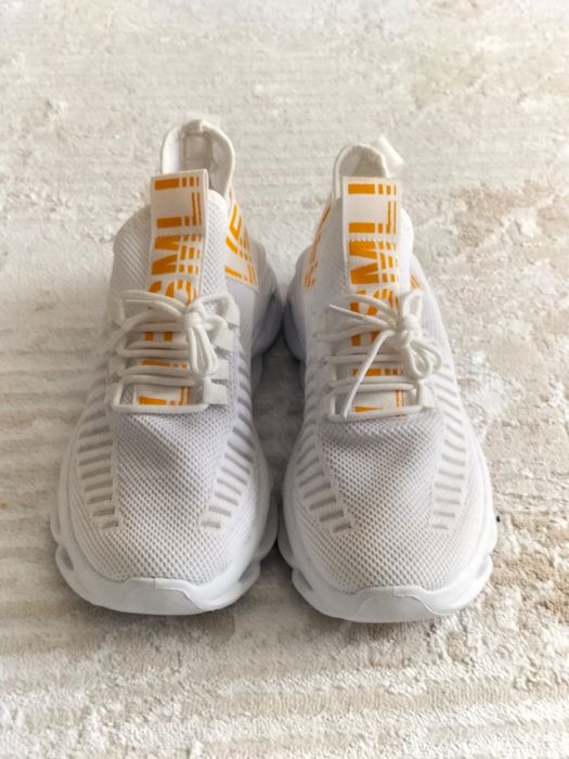 Продаю летние кроссовки