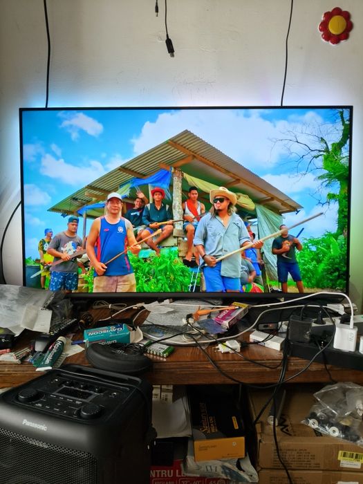 Tv SMART 82 cm TELEFUNKEN la cutie nu l am folosit