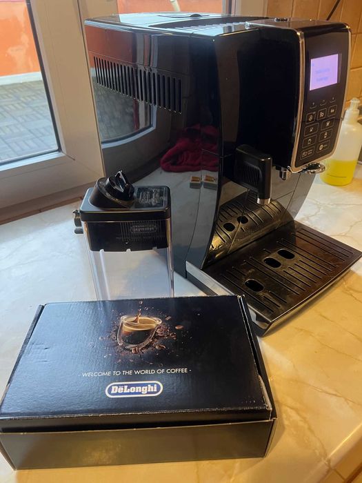 Espressor automat De’Longhi Dinamica – rulaj mic, stare foarte bună