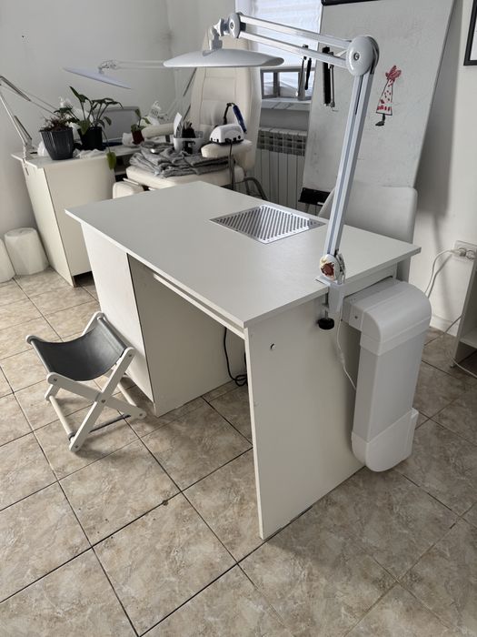 Стол маникюрный с вытяжкой