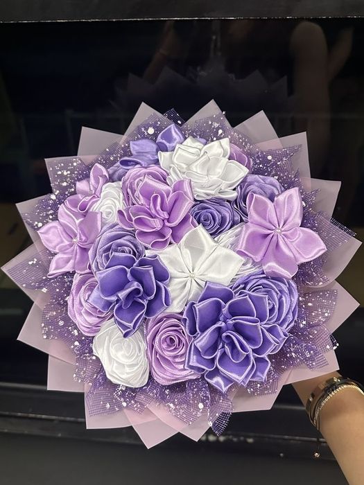 Розы из атласных лент